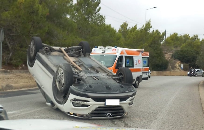 Incidente auto ribaltata