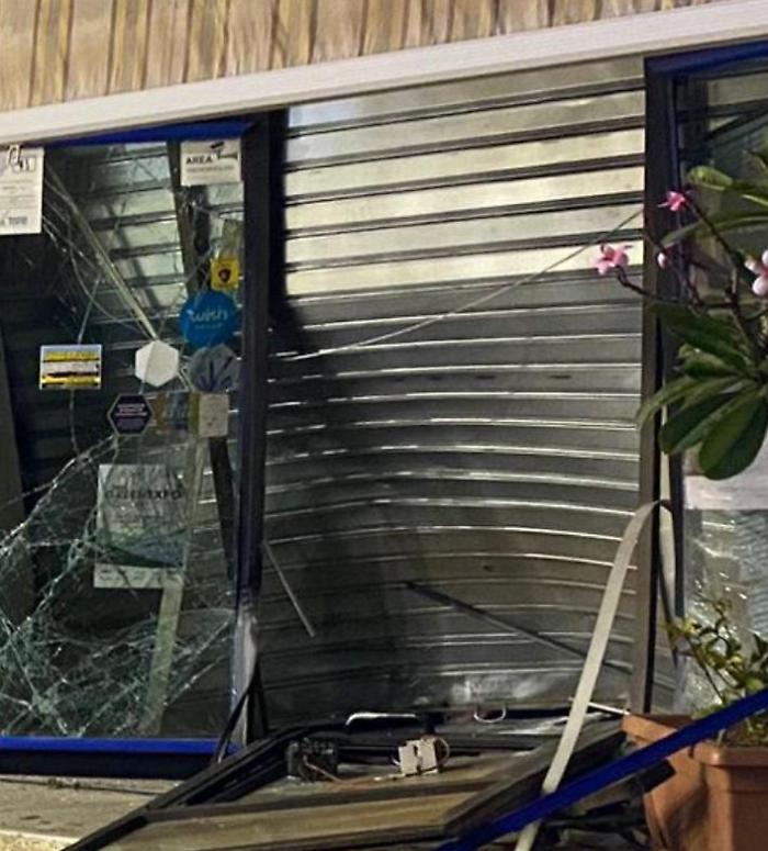 Tentano furto in tabaccheria