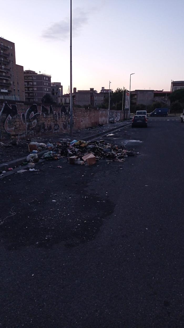 Traversa corso martiri della libert&agrave; a Catania &egrave; indecoroso, nessuno vigila