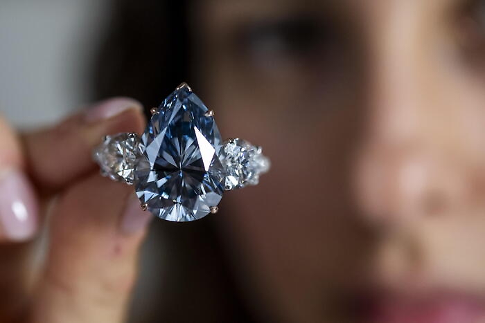 Blue diamond to go under the hammer at Geneva jewelry auction