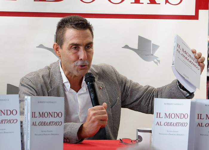 Vannacci &ldquo;professore&rdquo; di fascismo: la storia al contrario che fa infuriare la politica