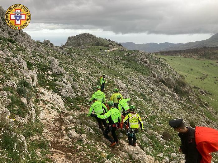 Tecnici del Cnsas recuperano cadavere di un pastore a Gratteri