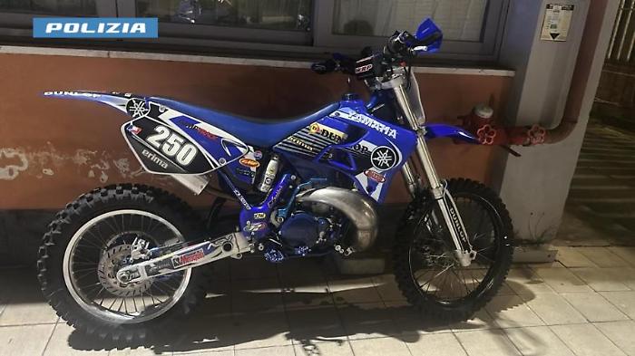 Impenna con la moto senza targa a Catania: fermato e sanzionato