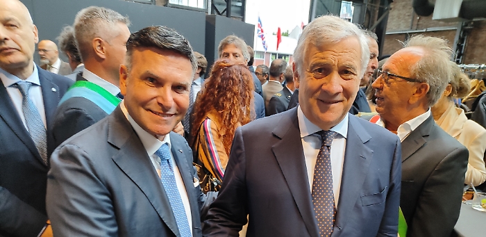 On.-Massimo-Romagnoli-e-il-Ministro-Antonio-Tajani-4-3