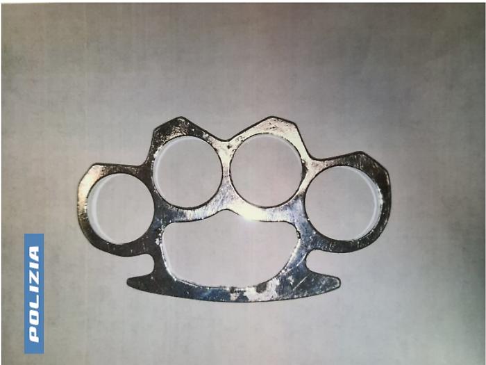 Daspo di due anni per un tifoso marsalese sorpreso con tirapugni e lama a scomparsa