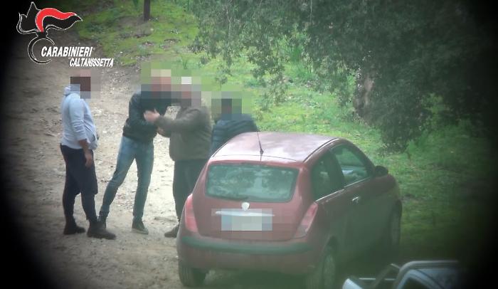 carabinieri niscemi nuova mafia