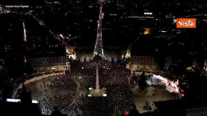 idotm_piazza_del_popolo_a_roma_gremita_per_laccensione_dellalbero_le_spettacolari_immagini_dallalto_640_ori_crop_master__0x0_640x360