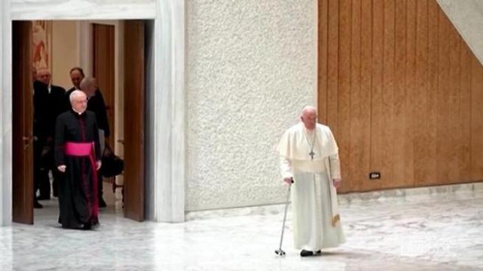vaticano_papa_sto_meglio_ma_mi_affatico_se_parlo_troppo248208_640_ori_crop_master__0x0_640x360