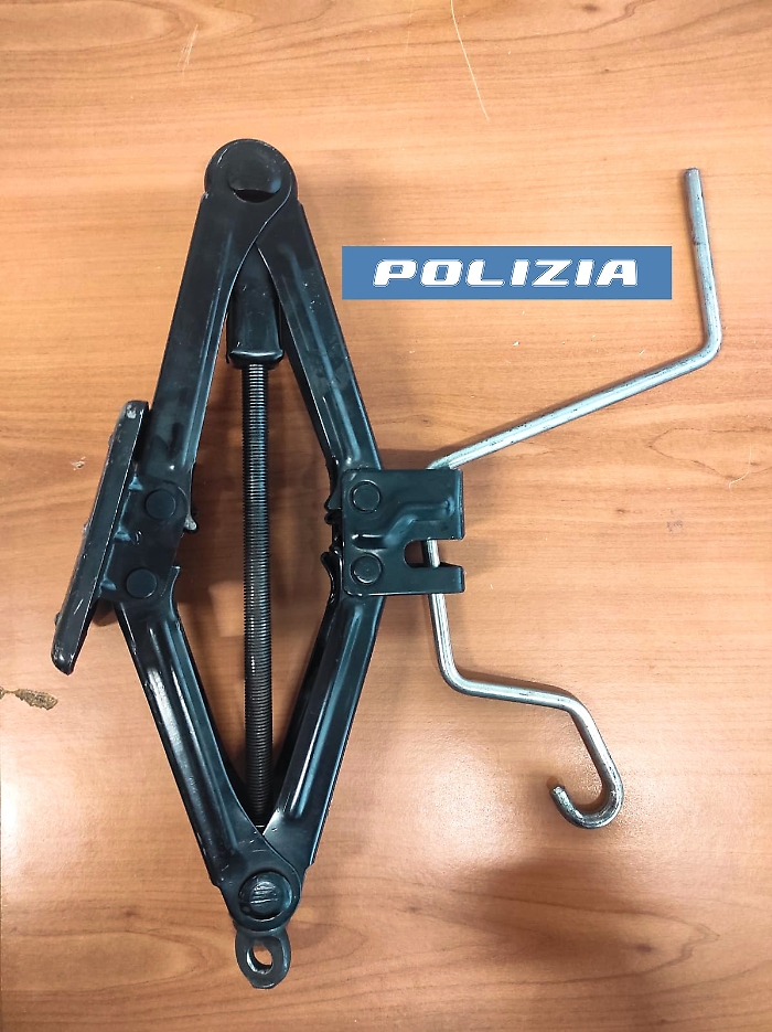 TENTATO-FURTO-AGGRAVATO-40ENNE-ARRESTATO-DALLA-POLIZIA-DI-STATO