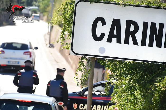 Carini, controlli ossessivi, minacce e tentato strangolamento dell'ex compagna: arrestato 41enne per maltrattamenti
