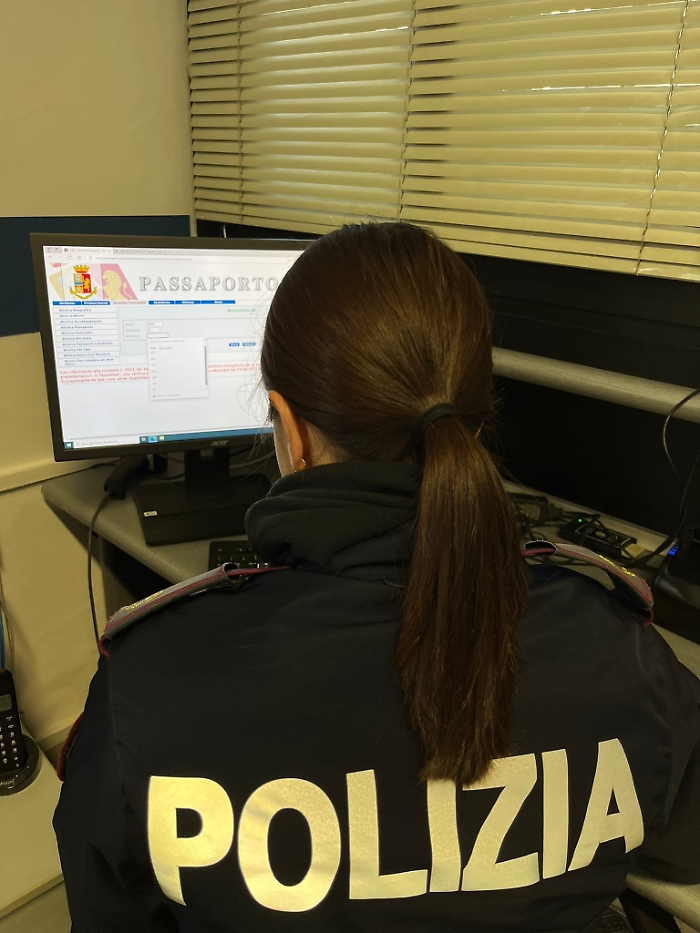 foto terminale passaporti