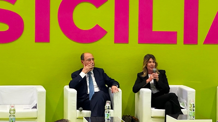 A-Bit-conf.stampa-il-presidente-Schifani-e-lassessore-Elvira-Amata