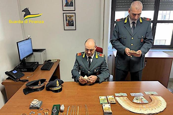 Ultimo brindisi, blitz antievasione con arresti a Catania