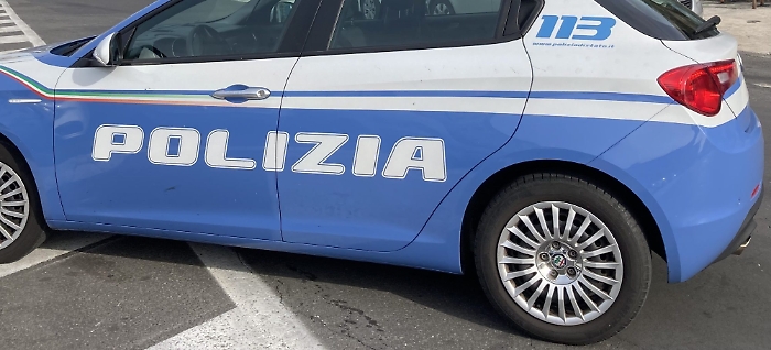 Calcio: tifosi del Monopoli fermati a Catania con bombe carta e fumogeni al seguito: scattano 14 Daspo