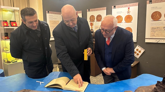 FOTO 3 - DA SX COL. WALTER MELA, GEN.C.A. ROSARIO LORUSSO, DIR. NINO SCIVOLETTO