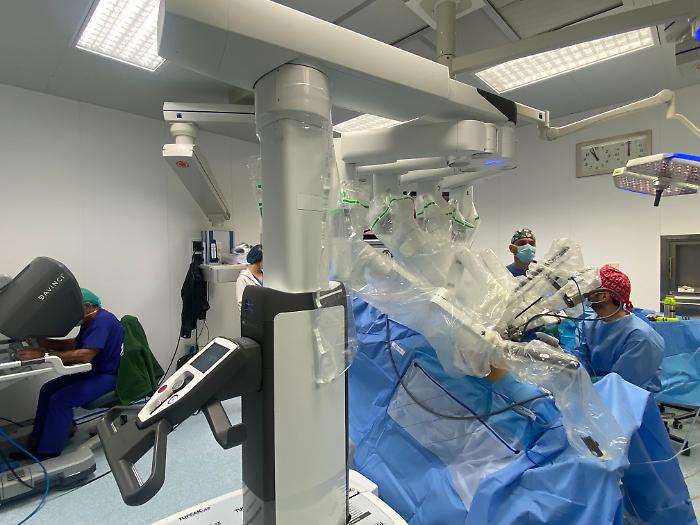 INTERVENTO-ROBOTICO-BARTOLOTTA-CON-DA-VINCI