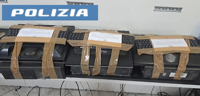 LA-POLIZIA-DI-STATO-SANZIONA-DUE-ESERCIZI-COMMERCIALI-NON-IN-REGOLA-2