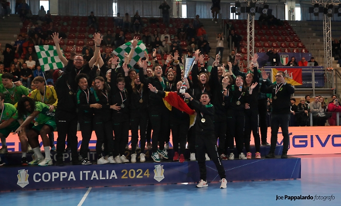 L'Handball Erice alza al cielo la coppa Italia