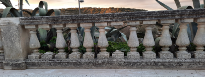 La balaustra danneggiata