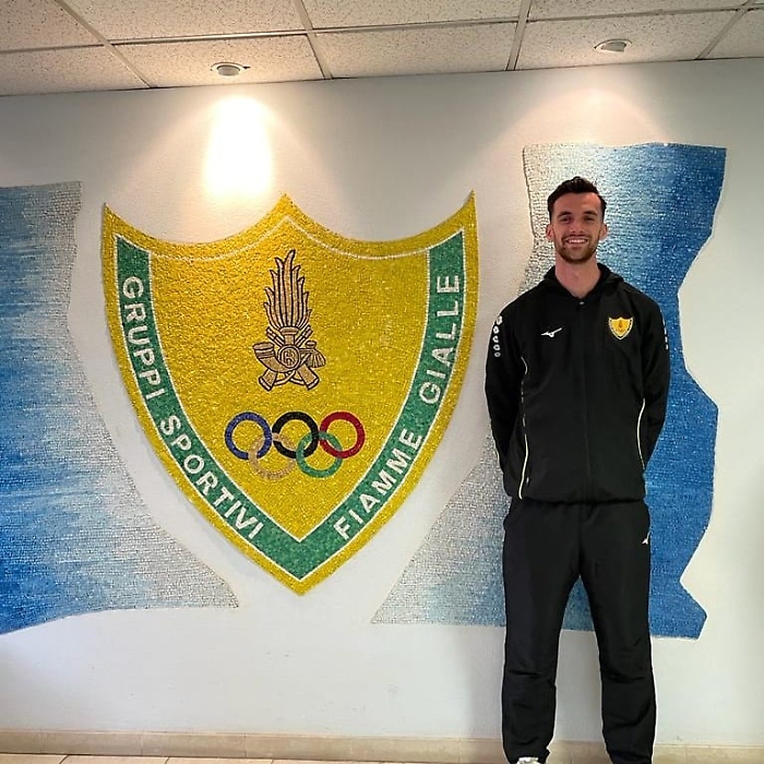 Riccardo Meli con la nuova divisa delle Fioamme Gialle