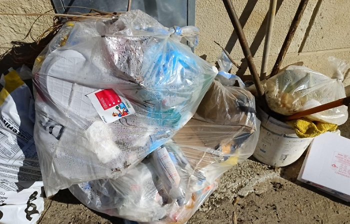 sacco non ritirato con bollino rosso