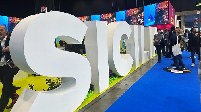 E-Lo-spazio-della-Regione-Siciliana-nella-Borsa-internazionale-del-Turismo-di-Milano