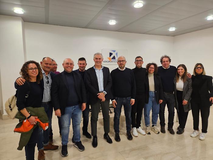 I dirigenti di Italia Viva Sicilia e Italia Viva Ragusa all'aeroporto di Comiso