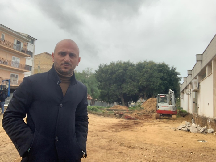 L'assessore Nicastro durante il sopralluogo alla Collodi