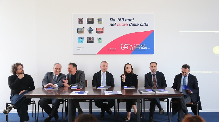 Lo-storico-gazometro-protagonista-della-mostra-Volatile-progetto-nato-dalla-collaborazione-tra-lAsec-Trade-Catania-Rete-Gas-lAccademia-di-Belle-Arti-e-la-Galleria-M