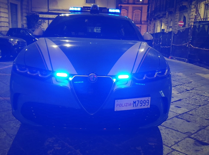 TENTA-DI-FUGGIRE-AL-CONTROLLO-20ENNE-BLOCCATO-E-DENUNCIATO-DALLA-POLIZIA-DI-STATO