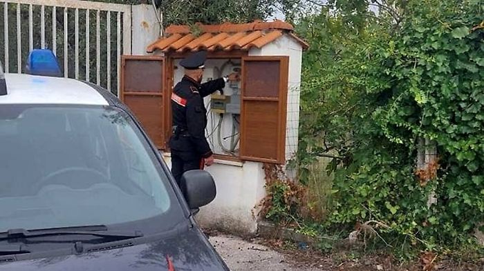 allaccio abusivo energia elettrica furto carabinieri