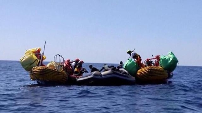 migranti_almeno_50_morti_in_naufragio_le_immagini_dei_soccorsi_della_sos_mediterranee256747_640_ori_crop_master__0x0_640x360