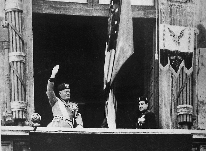 CADE DAMNATIO MEMORIAE, RIAPRIRA' BALCONE MUSSOLINI
