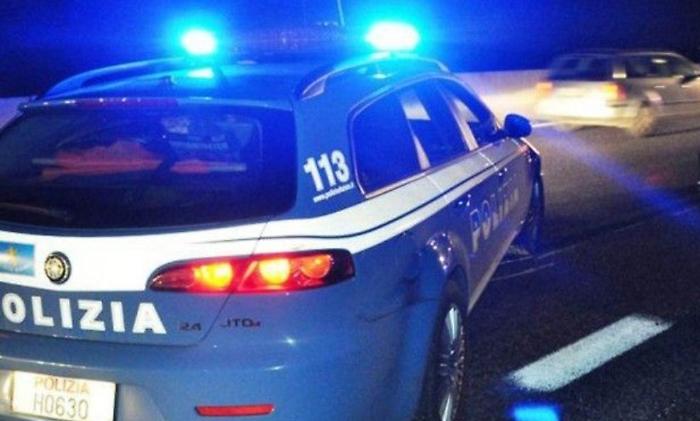 7001872_20165837_dorme_auto_corsia_sorpasso_autostrada_salvato_polizia