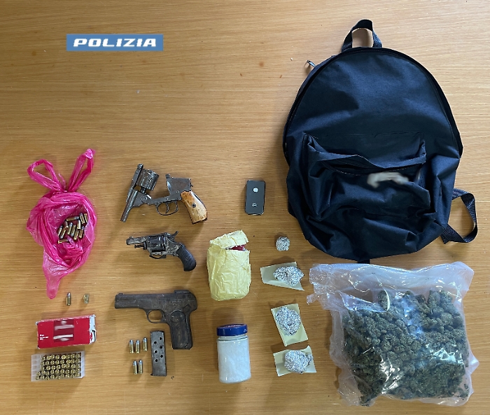 ADRANO &ndash; SCOPERTE DALLA POLIZIA DI STATO ARMI, MUNIZIONI E DROGA
