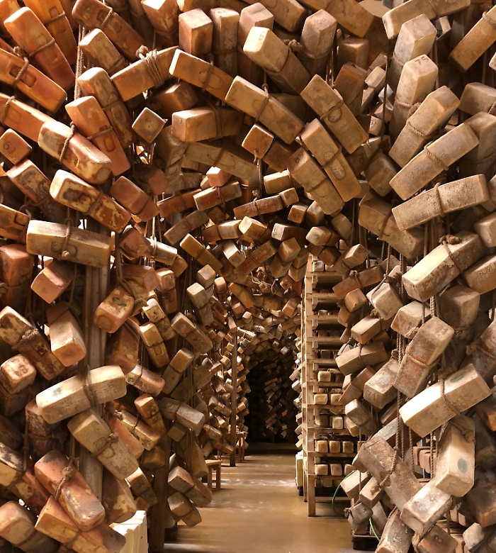 R.FOTO MAGAZZINO STAGIONATUTA