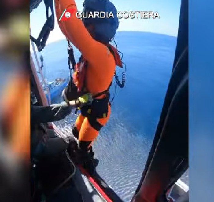 Soccorsi Guardia Costiera a velista spagnolo