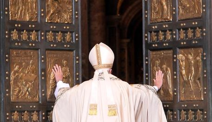 &gt;&gt;&gt;ANSA/ IL PAPA APRE LA PORTA SANTA, 'BASTA CON LA PAURA'