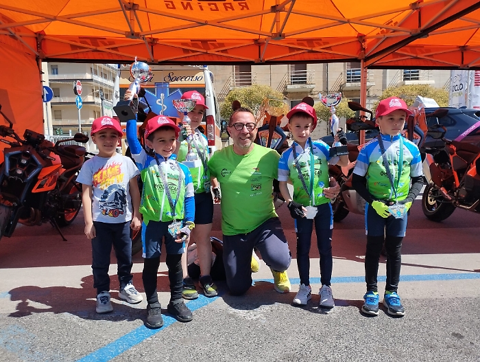 I piccoli che hanno partecipato alla Gimkana