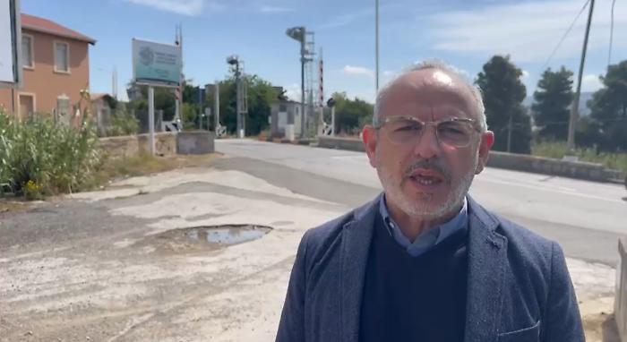 Il consigliere Giuseppe Scuderi e il passaggio a livello