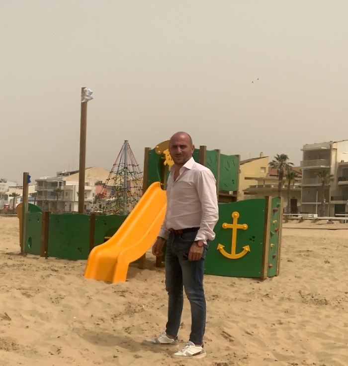 L'assessore Nicastro e i lavori in corso al parco costiero di ponente