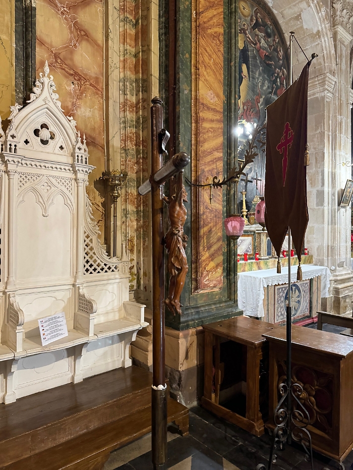 L'interno della chiesa di San Giacomo apostolo al Giardino ibleo