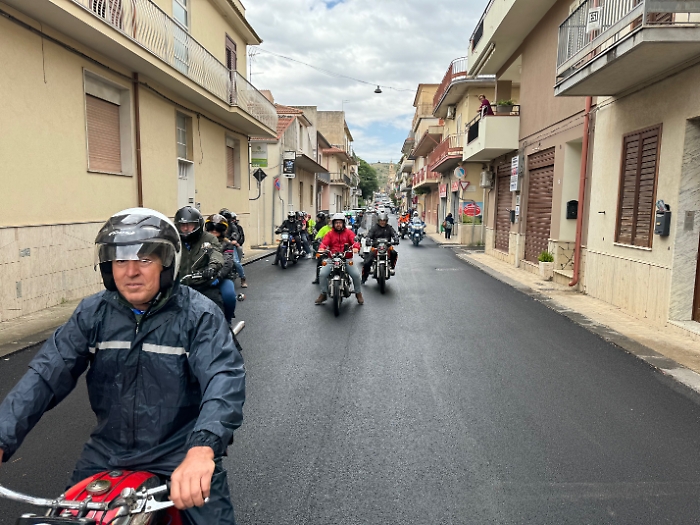 Moto storiche 18esima edizione in transito da Giarratana