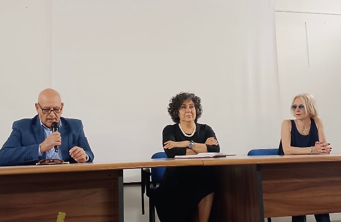 f9571d53-fa71-406b-8e5a-28392ff12519