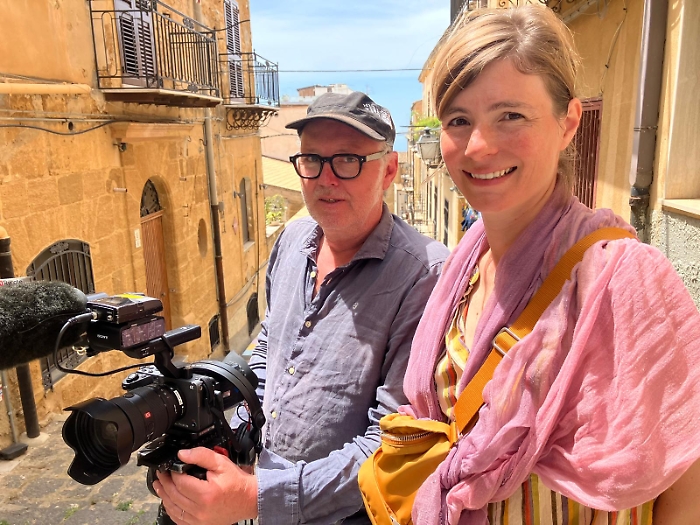 la regista Fanny Belvisi di Art&egrave; con il direttore della fotografia