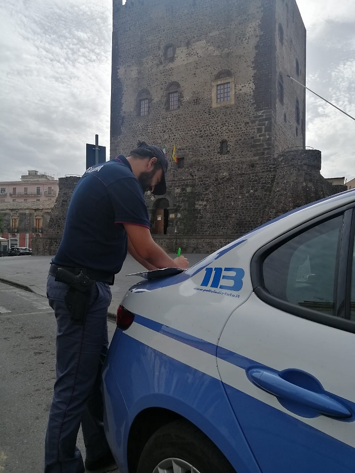 ADRANITA-GUIDA-CON-LA-PATENTE-SCADUTA-SENZA-ASSICURAZIONE-E-REVISIONE-DELLAUTO-E-IN-EVIDENTE-STATO-DI-EBBREZZA-SANZIONATO-E-DENUNCIATO-DALLA-POLIZIA-2-1