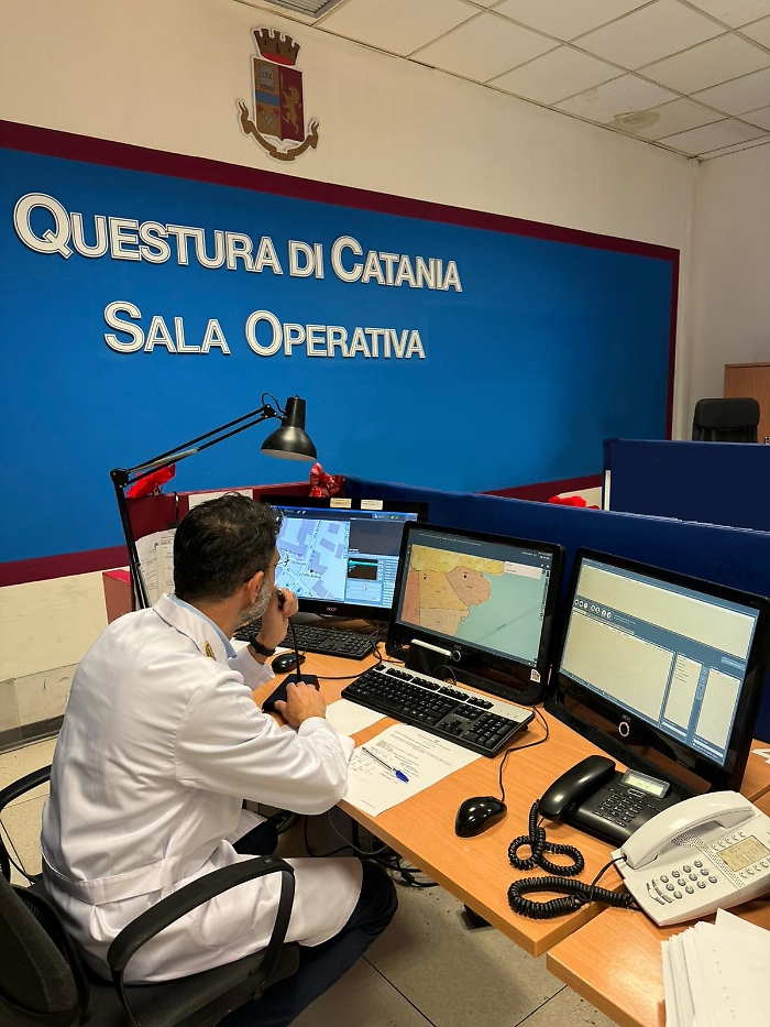 CHIAMA-IL-NUMERO-UNICO-D-EMERGENZA-FIGLIO-VIOLENTO-ARRESTATO-DALLA-POLIZIA.MIGLIA