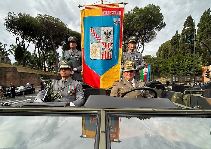 Foto Gonfalone Sicilia_2giugno_Roma