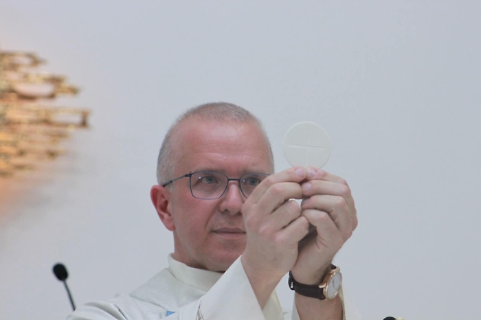 Il parroco Giuseppe Russelli