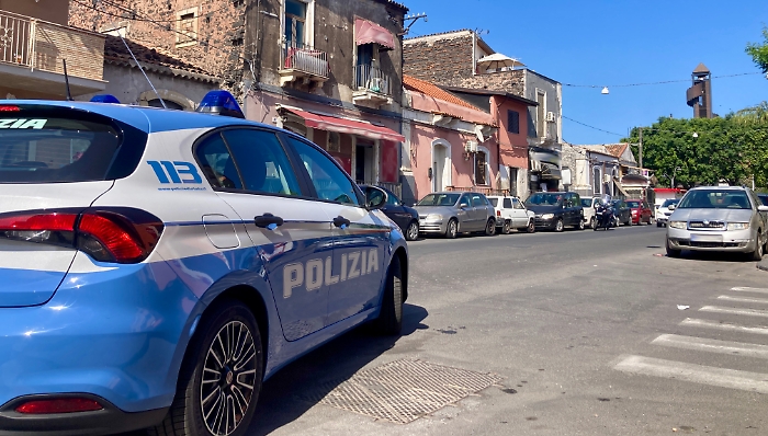SORVEGLIATO SPECIALE SI ALLONTANA DA CASA PER ANDARE AL CHIOSCO DENUNCIATO DAGLI AGENTI DEL COMMISSARIATO &ldquo;SAN CRISTOFORO&rdquo;